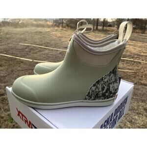 Xtratuf Women's 6" Gray Fleece Lined Ankle Deck Boots XWAB1TP Cold Weather Sz 10